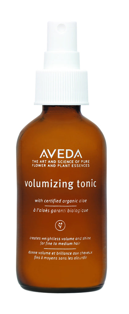 Volumizing Tonic blástursvökvi gefur frábæra lyftingu og gerir hárið auðvelt viðureignar án þess að þyngja það